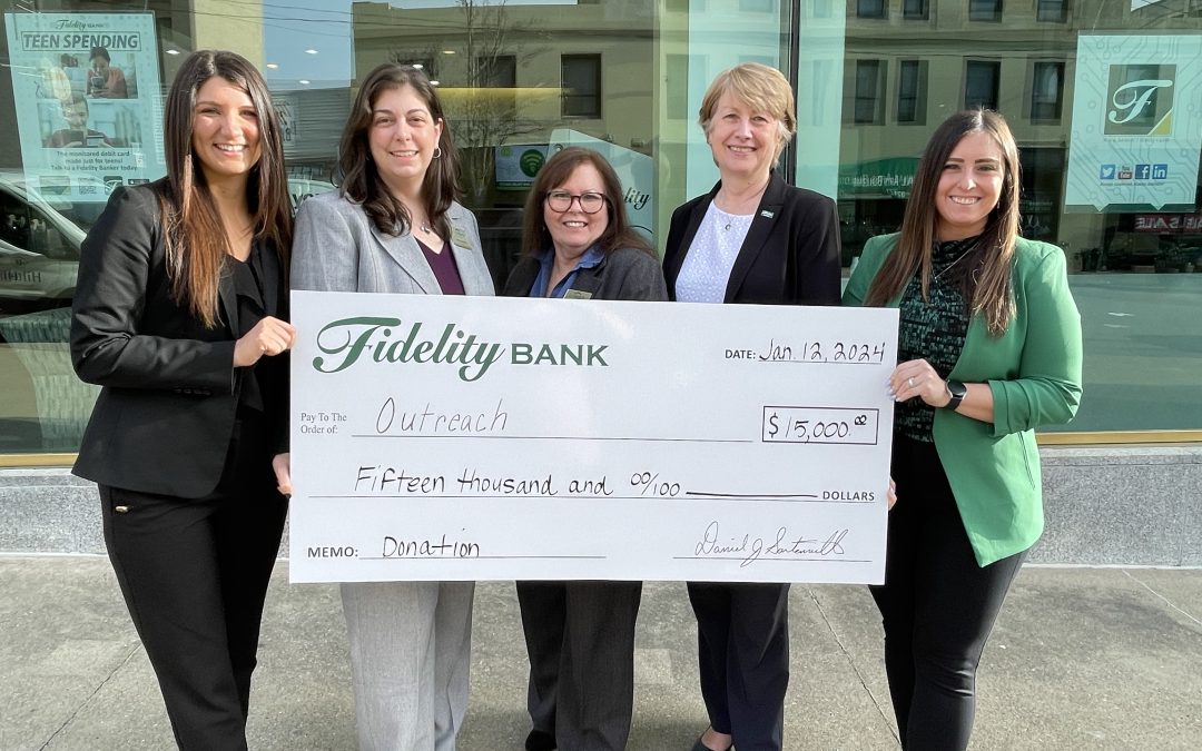 FIDELITY BANK SUPPORTS  OUTREACH – CENTER FOR COMMUNITY RESOURCES